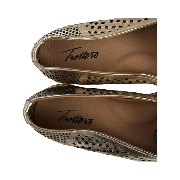 TROTTERS ROYAL PERFORATED LOAFER 9M GOLD METALLIC. - Picture 4 of 7